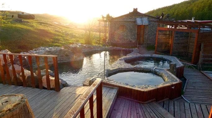 Tsenkher hot springs